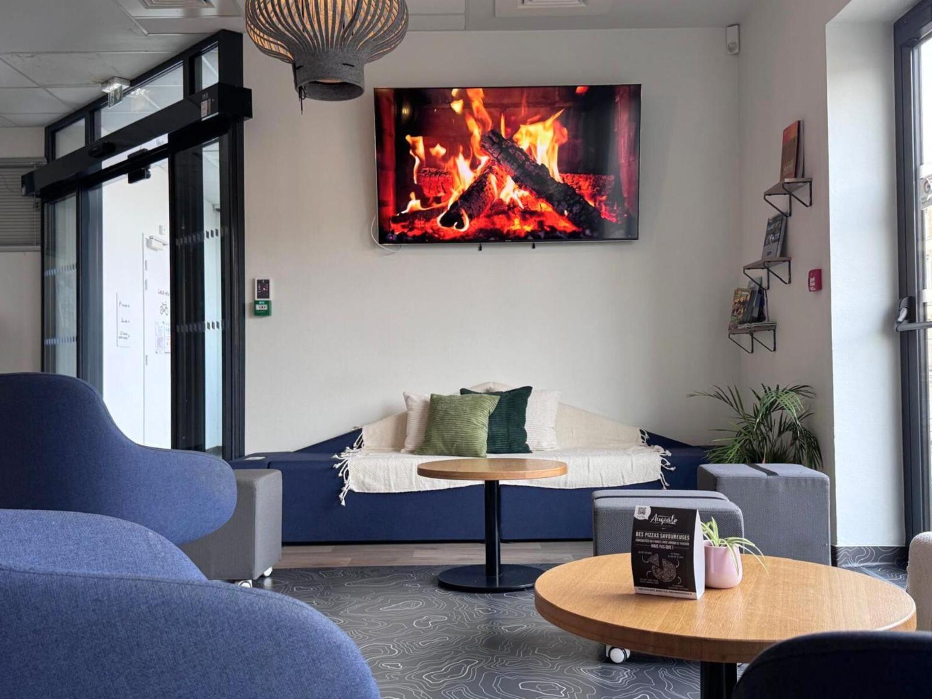 Auberge De Jeunesse Hi Clermont-Ferrand Buitenkant foto